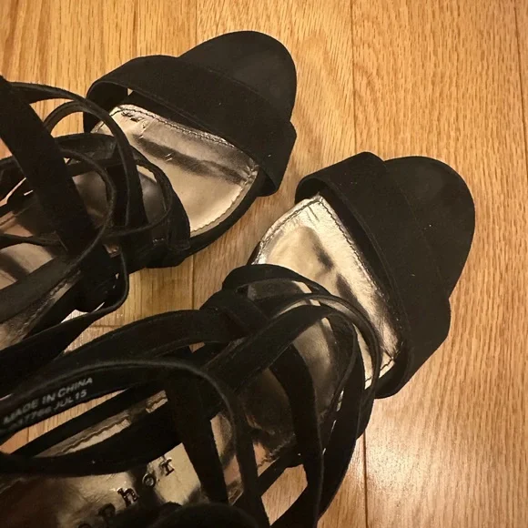 Women’s black tall heels size 9.5 - Picture 10 of 11